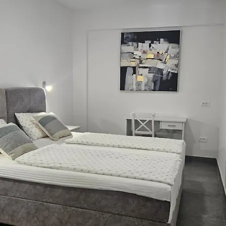 Marlena Apartment *
